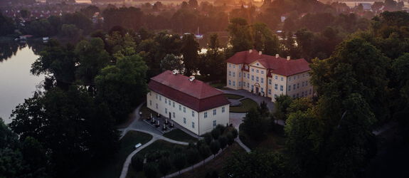 Luftbild vom 3 Königinnen Palais in der Morgendämmerung
