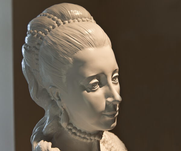 Nahaufnahme der Büste von Sophie Charlotte von Mecklenburg-Strelitz